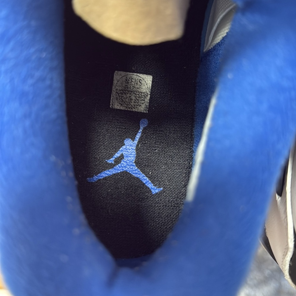 Jordan 4 - Picture 6 of 8